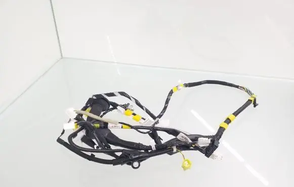 Toyota RAV 4 (XA40) Front door wiring loom 82151 00813 42C70G