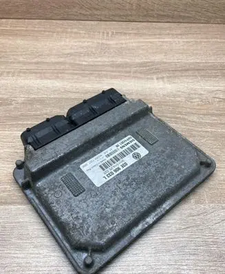 Volkswagen Polo Engine control unit/module ECU 03E906033L 5WP4430108