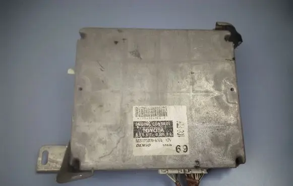 Toyota Avensis T250 Engine control unit/module 8966105690 MB1750006320