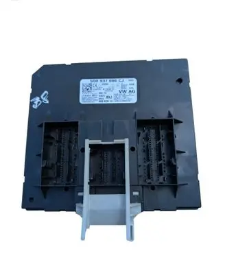 Volkswagen PASSAT B8 Central body control module 5Q0937086CJ