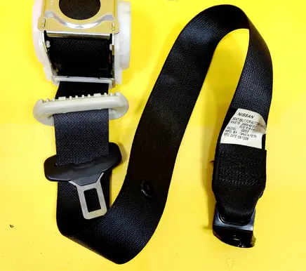 Nissan Qashqai+2 Rear seatbelt 045820