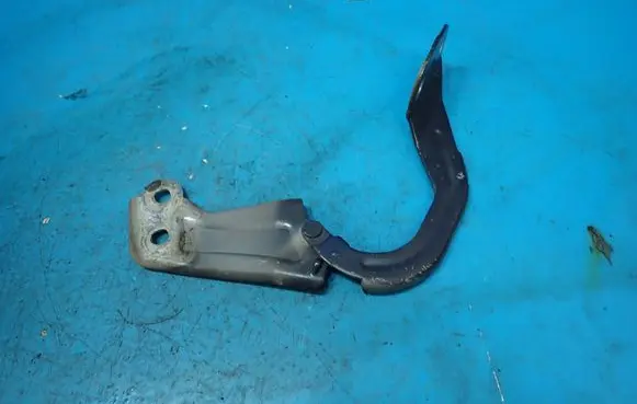 Ford Kuga II Engine bonnet/hood hinges BM51A16801AD