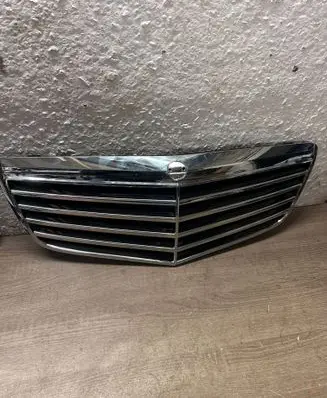 Mercedes-Benz E W211 Front grill