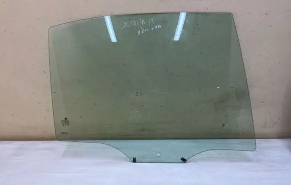 Skoda Octavia Mk3 (5E) Rear side window E000255