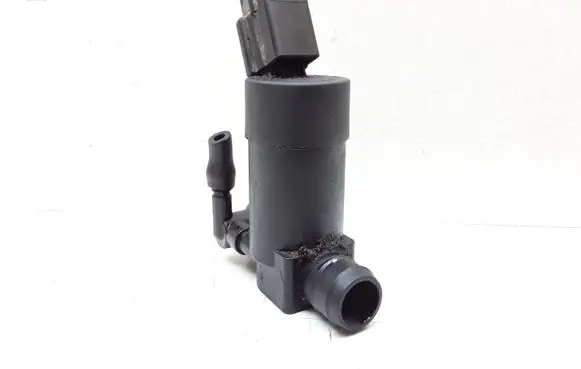 Volvo V70 Windscreen/windshield washer pump