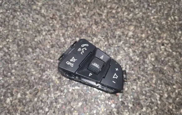 Opel Insignia A Steering wheel buttons/switches 13268686