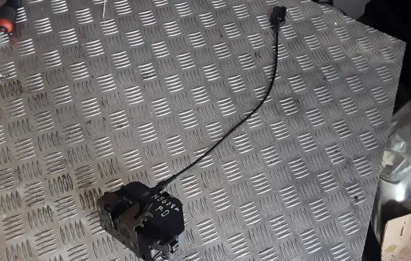 Renault Scenic II - Grand scenic II Front door lock 119123