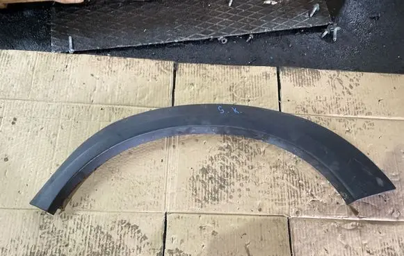 Volvo XC70 Rear arch trim 31283106