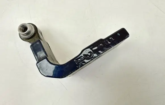BMW 5 F10 F11 Rear door lower hinge 7185635