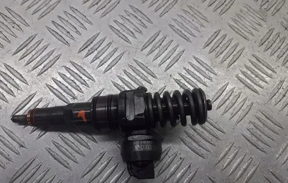 Volkswagen PASSAT B5.5 Fuel injector 038130073BC