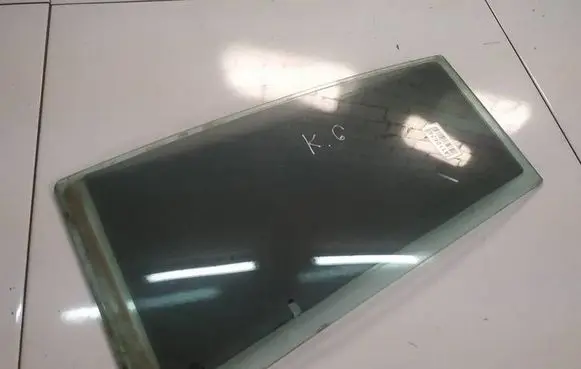 Volkswagen Touran I Rear vent window glass as2