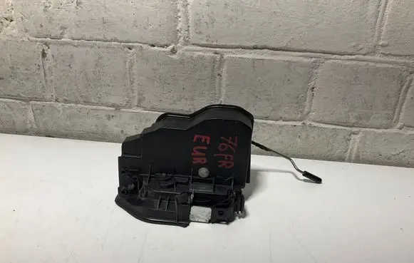 BMW 5 E60 E61 Front door lock 7229458 053701