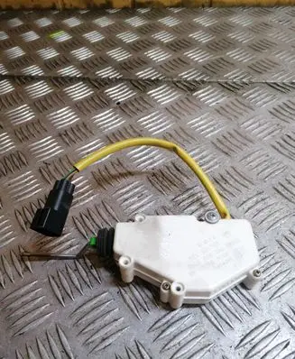 Fuel tank cap lock motor