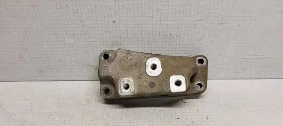 Volkswagen Caddy Engine mounting bracket 1K0199117