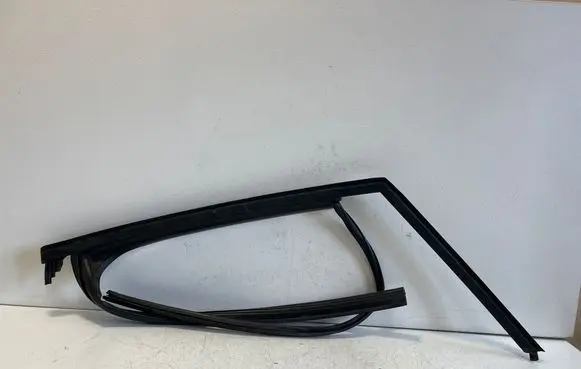 Audi Q2 - Rubber seal rear door window/glass 81A839439B
