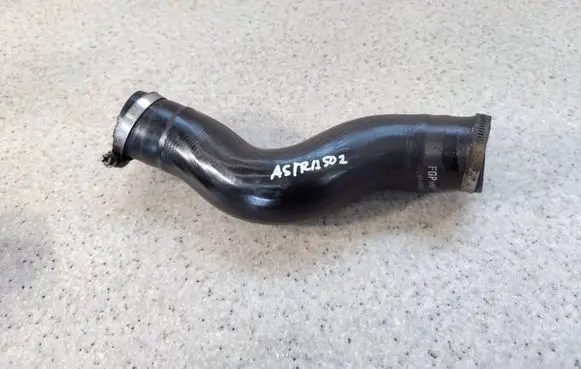 Opel Astra H Intercooler hose/pipe 55557037