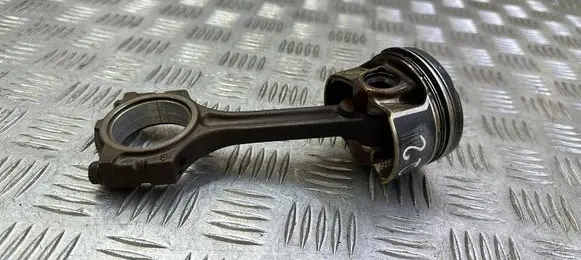 Renault Megane III Piston with connecting rod 