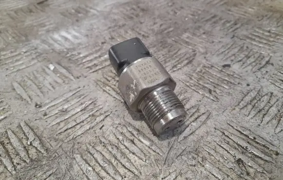 Toyota Avensis T250 Fuel pressure regulator 8945860010 608002G14