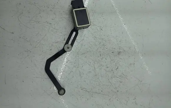 Headlight/headlamp level sensor