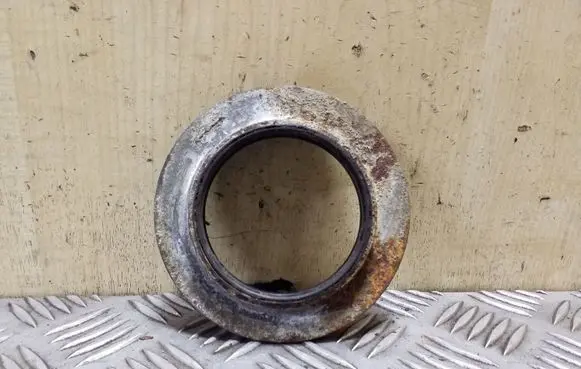 Skoda Octavia Mk2 (1Z) Front upper strut mount 6N0412249C