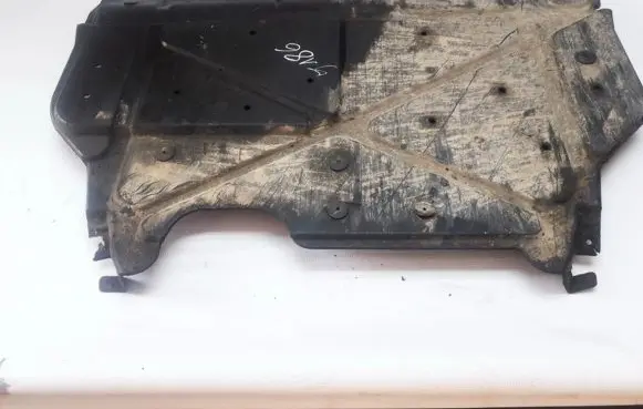 Hyundai Elantra Engine splash shield/under tray