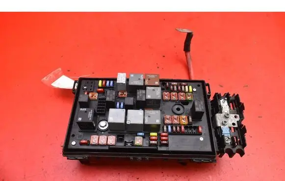 Opel Astra J Fuse box set 13368642TZ