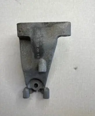 Mercedes-Benz ML W166 Engine mounting bracket A6422237304