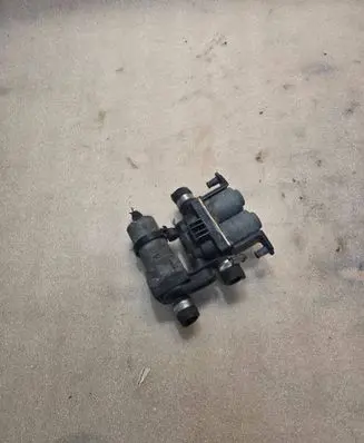 BMW 7 E38 Coolant heater control valve 8374994 114741213