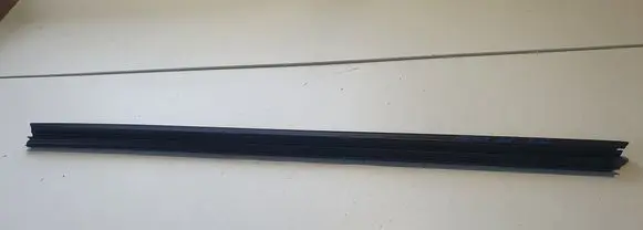 Opel Mokka X Rubber seal front door window/glass 