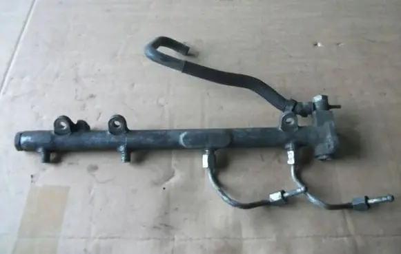 Mercedes-Benz C W202 Fuel main line pipe A6110700095