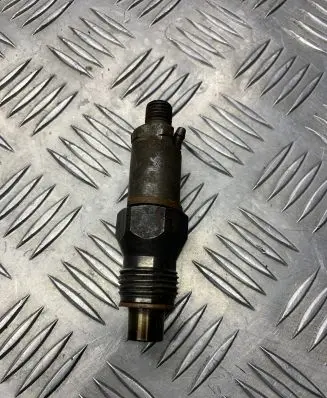 Renault Megane I Fuel injector 6735401D