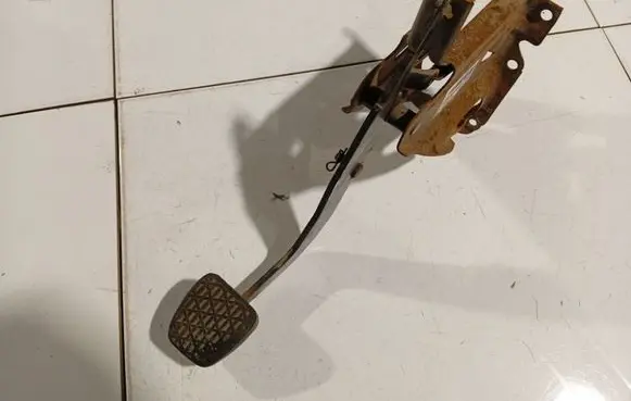 Mercedes-Benz Sprinter W906 Brake pedal 