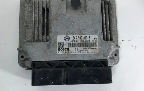 Skoda Fabia Mk2 (5J) Engine control unit/module 045906013B 0281013185