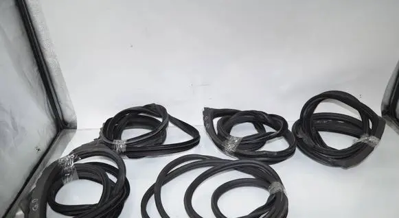 BMW 5 GT F07 Front door rubber seal 7226396 51767226396 7196350