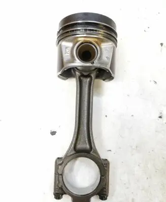 Volkswagen Golf VII Piston with connecting rod