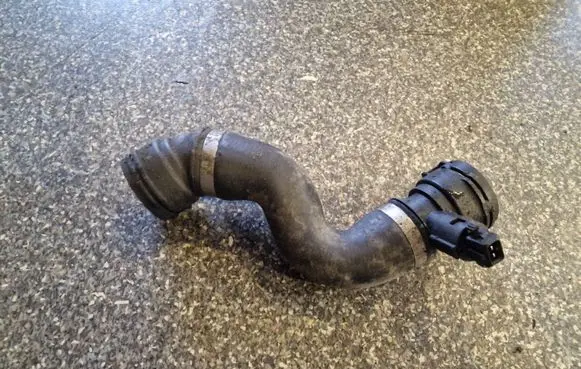 BMW 5 E60 E61 Engine coolant pipe/hose