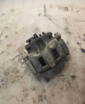 Mitsubishi Pajero Front brake caliper 