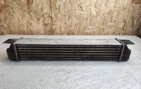 BMW 5 E39 Intercooler air channel guide 2247359 17512247359