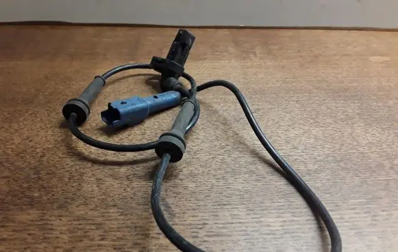 Peugeot 206 ABS brake wheel speed sensor 9647263380