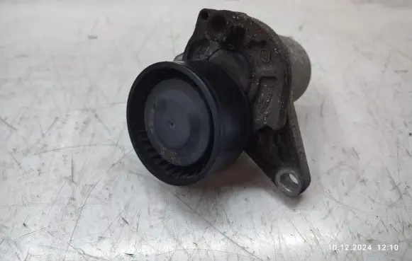 Nissan Qashqai+2 Generator/alternator belt tensioner
