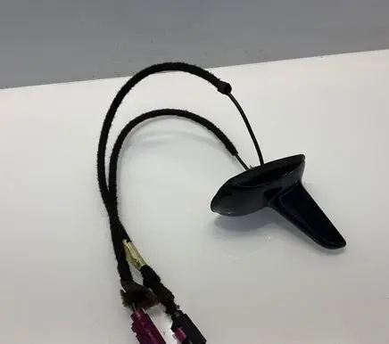 Mercedes-Benz E W211 Aerial GPS antenna A2118205575 2118205575