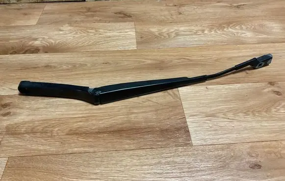 Volkswagen PASSAT B6 Front wiper blade arm 3C1955409C