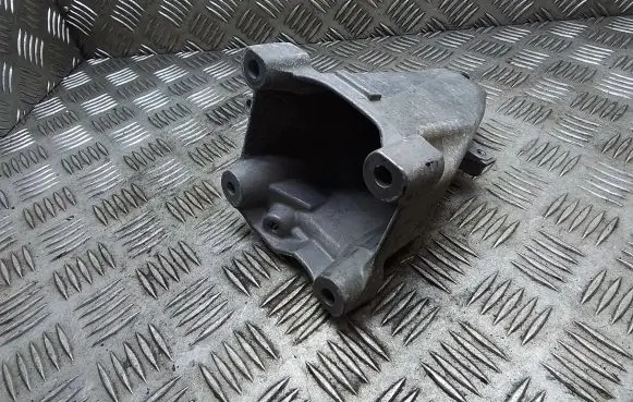Mercedes-Benz C W204 Engine mounting bracket A2742230104