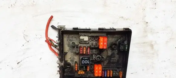 Volkswagen Caddy Fuse box set 1k0937125a