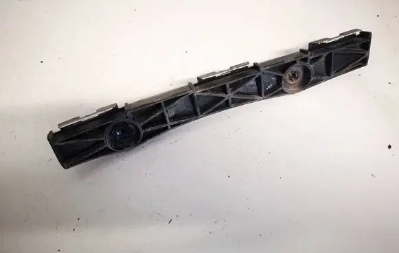 Rear bumper mounting bracket