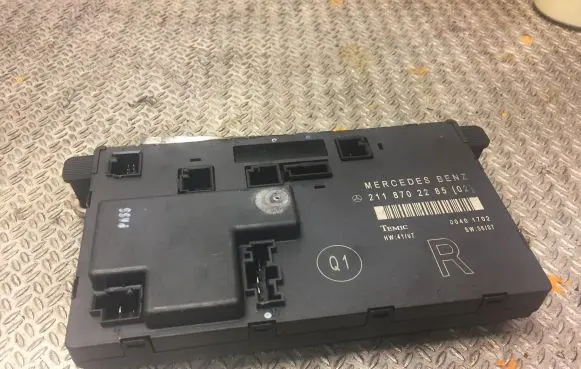 Mercedes-Benz E W211 Door control unit/module 2118702285 A2118702285