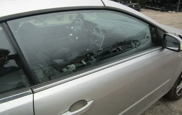 Ford Focus C-MAX Front door window glass four-door 