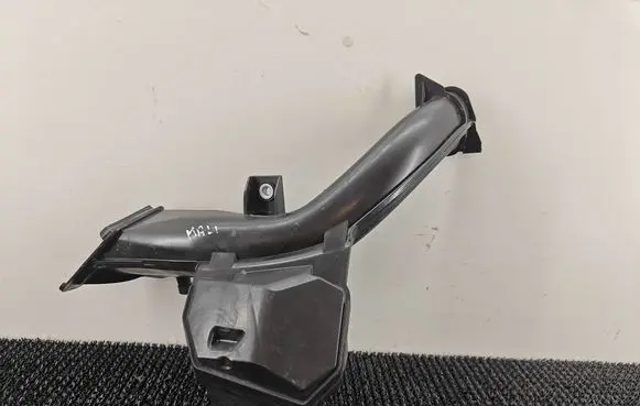 Chevrolet Malibu Intake resonator 84027079