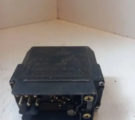 BMW 5 E28 Glow plug pre-heat relay 1285085a 1221 899191