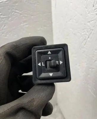 Mitsubishi Pajero Wing mirror switch 2775